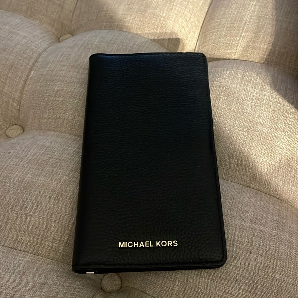 Michael Kors wallet /travel wallet
